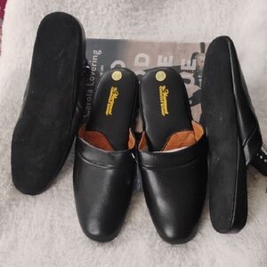 The Vermont Country Store Mens Black Leather Slip-On Shoes